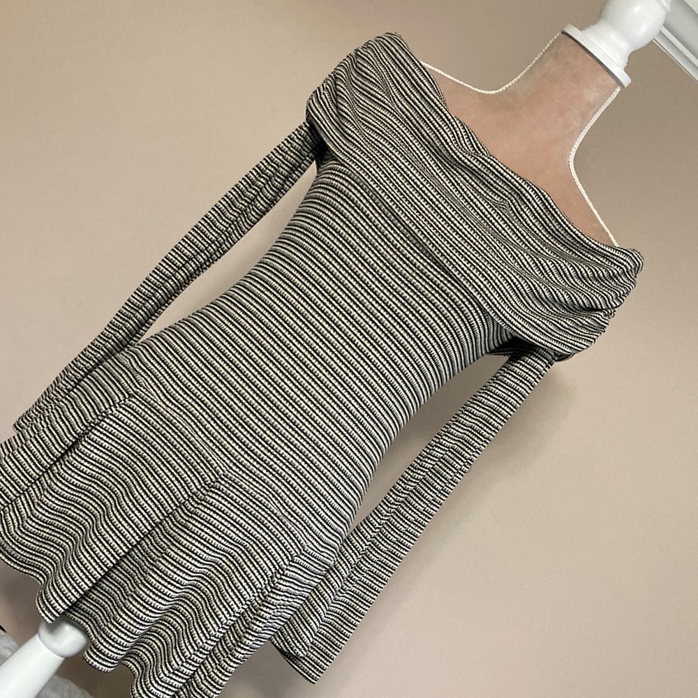 PrettyLittleThing Black & Cream Striped Off-Shoulder Long Sleeve Dress - size 8
